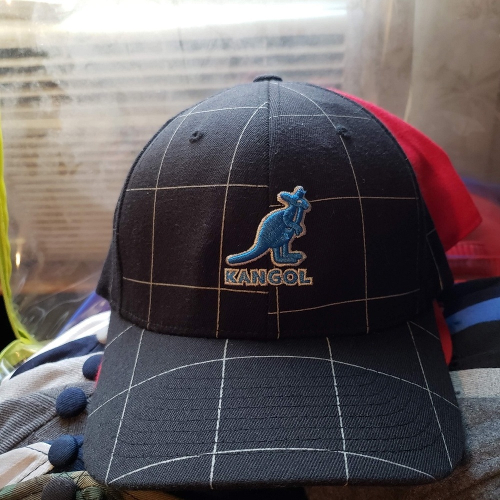 MULTIPLE SNAPBACKS HATS - Picture 8 of 8
